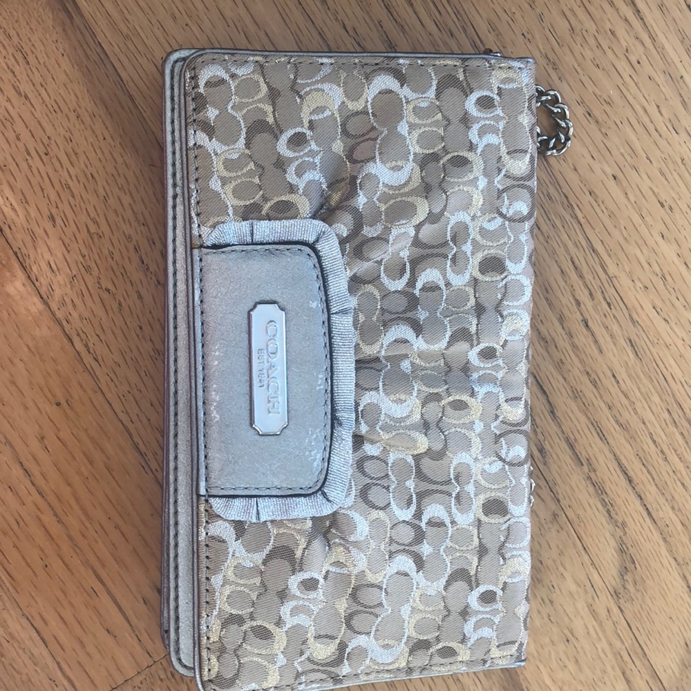 Coach wallet on chain